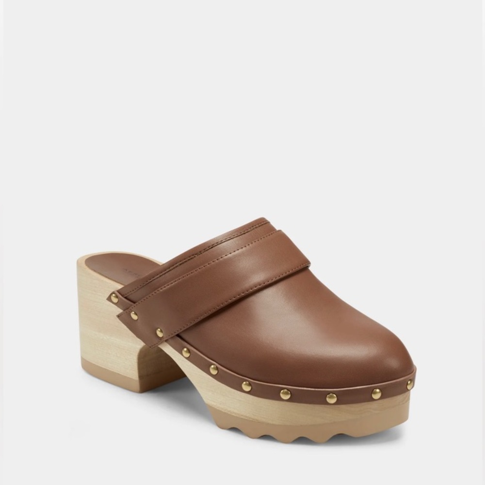 Aerosole “Pedro” Platform Clogs in Tan. Size 5.5. Never Worn.